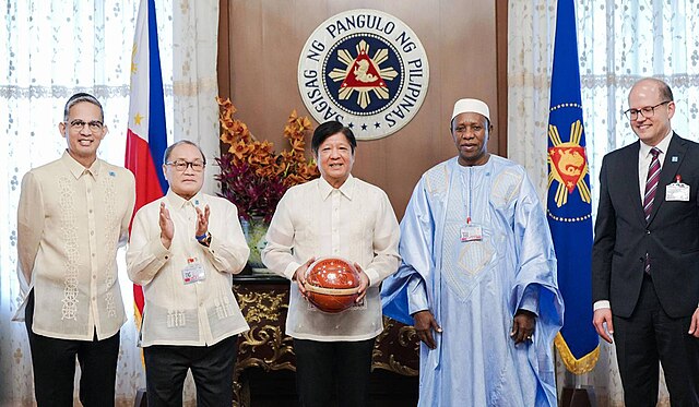 Philippine President Bongbong Marcos in a courtesy call with members of the FIBA Central Board on 28 April 2023 the day before the Drawing Ceremony.