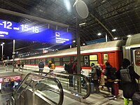 Vertrek van de European Sleeper richting Brussel Midi op station Berlijn Hauptbahnhof