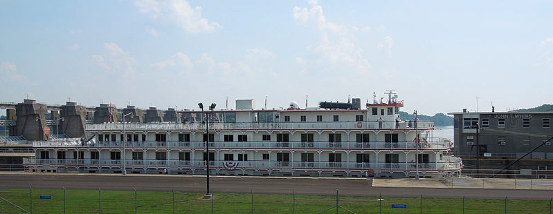 File:A riverboat cruise (9420440792).jpg