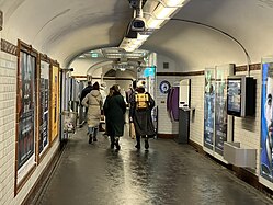 Le couloir d'entrée de la station.