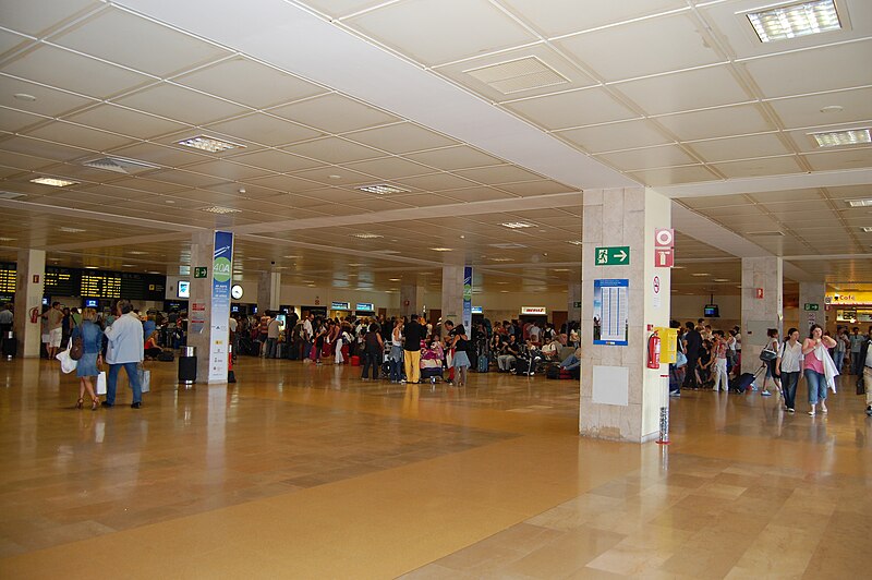 File:Aeroportdegirona1.jpg