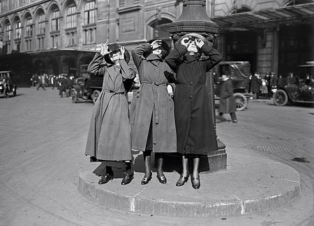 Fail:Agence Rol, L’éclipse, gare Saint-Lazare, 1921.jpg