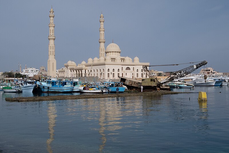 File:Al-Mina Mosque in Hurghada4.jpg