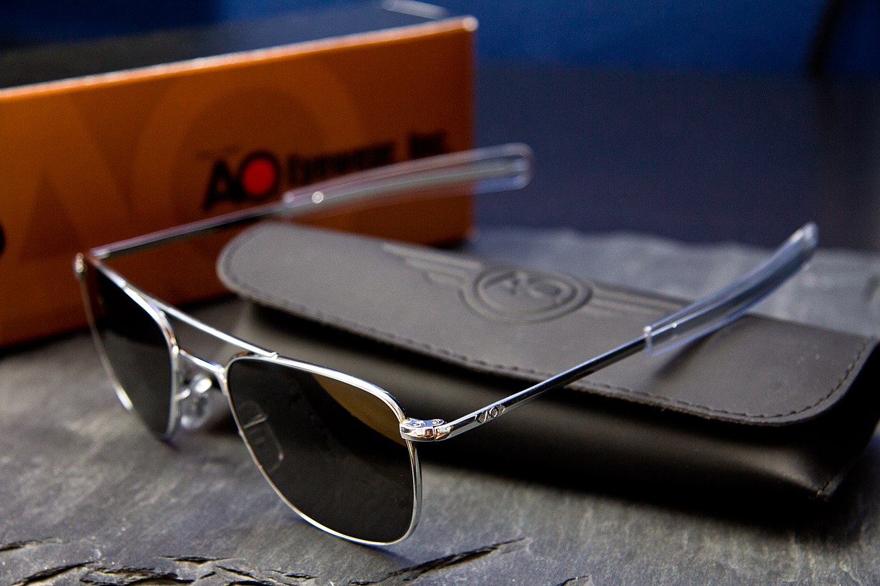 ファイル:American Optical Original Pilot Aviator sunglasses.jpg ...