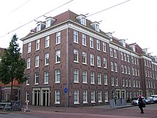 Woningen van Rochdale uit 1912 op de hoek van Molukkenstraat en Balistraat, ontworpen door J.E. van der Pek