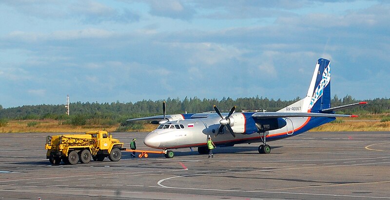 File:An-24RV (RA-46667) at Talagy (Arkhangelsk) 17Aug10.JPG