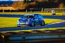 Renault Clio Rally-auto neemt deel aan Croft Circuit's Christmas Stages Rally 2019