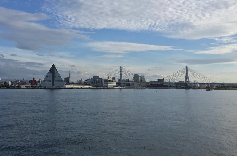 File:Aomori Bay Bridge and ASPAM.jpg