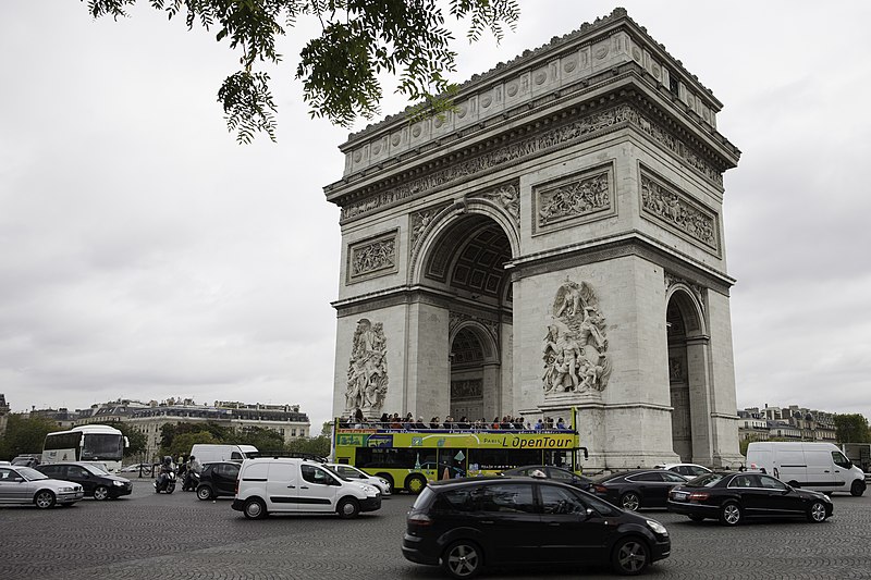 File:Arc de Triomphe de lÉtoile, 14 September 2012.jpg