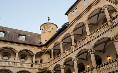 English: Inner courtyard of the Old Castle (Altes Schloss) in Stuttgart, Germany. Deutsch: Innenhof (Arkadenhof) des Alten Schlosses in Stuttgart.