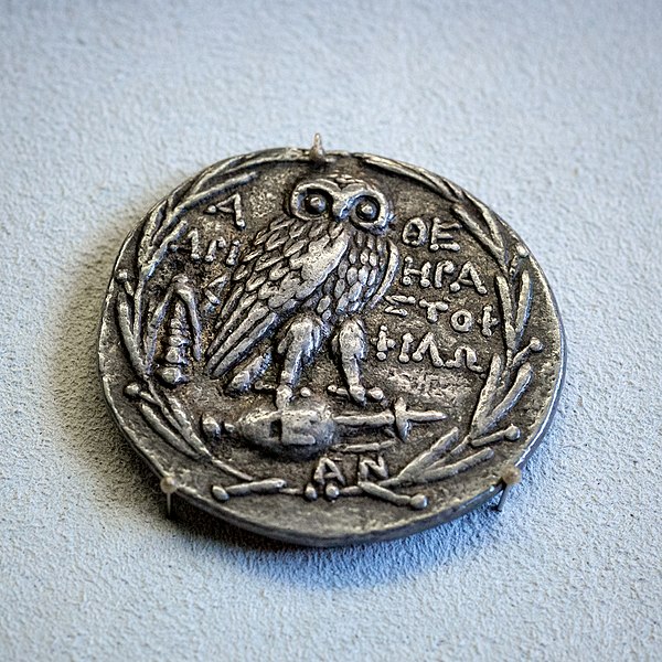 File:Athens - 136-135 BC - silver tetradrachm - head of Athena - owl standing on amphora - Berlin MK BM.jpg