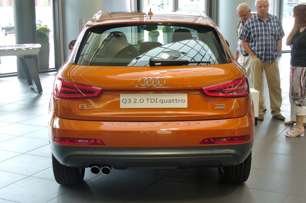 Image of Audi Q3 2.0 TDI quattro S tronic Samoaorange Hinten