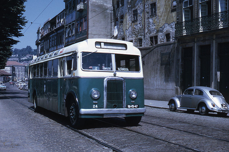 File:Autocarro verde 24.jpg