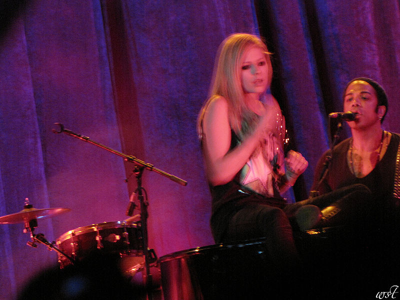 File:Avril Lavigne in Brasilia - 12.jpg