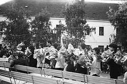 Ballagás az óbudai Martos Flóra Gimnáziumban 1987. május 9-én