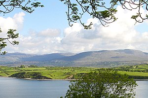 Whiddy Island von der Küste bei Bantry aus gesehen