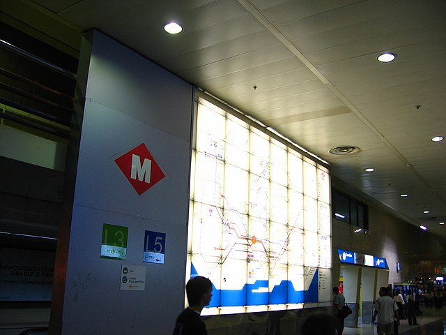 Access to the metro station from the railway station