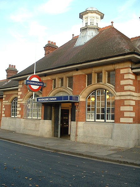 File:Barkingside stn entrance.jpg