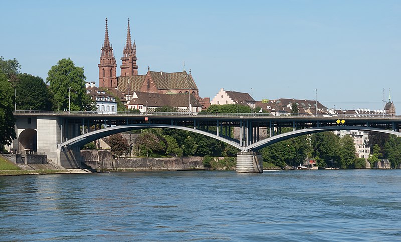 File:Basel, de Basler Münster KGS1597 met de Wettsteinbrükce op de voorgrond IMG 1537 2022-05-15 10.17.jpg