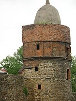 Forsvarstårn fra middelalderen nær Wiosenny torvet
