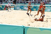 Deutsch: Beachvolleyball bei den Olympischen Jugendspielen 2018; Tag 9, 15. Oktober 2018; Mädchen, Viertelfinale: USA-Spanien 2–1 (21–19/17–21/15–9) English: Beach volleyball at the 2018 Summer Youth Olympics at 15 October 2018 – Girls Quarterfinals: USA-Spain 2–1 (21–19/17–21/15–9)