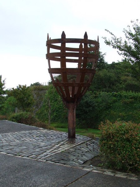 File:Beacon on Lyle Hill - geograph.org.uk - 948000.jpg