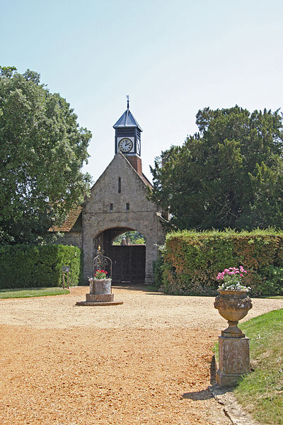 File:Beaulieu Clock House - Flickr - exfordy.jpg