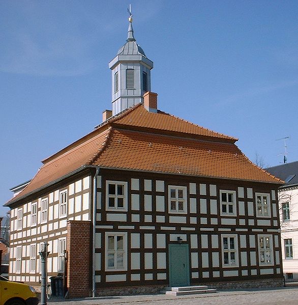 File:Biesenthal Rathaus.jpg