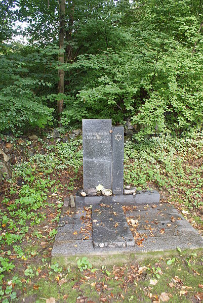 File:Blovice Jewish cemetery 02.JPG