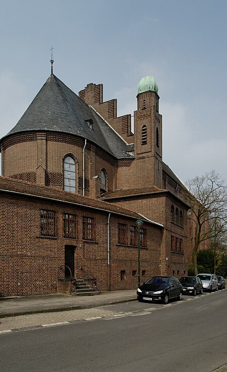 Bonifatiuskirche in Duesseldorf Bilk, von Sueden