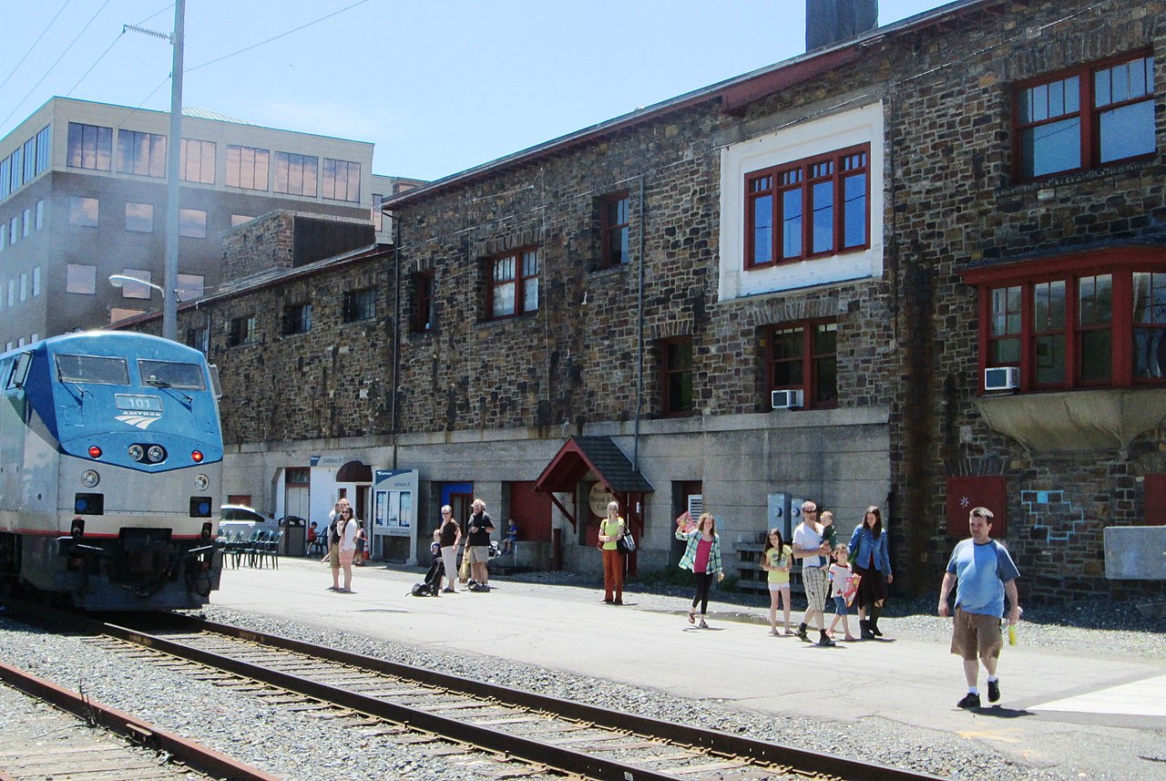 File:Brattleboro Vermont Amtrak station.jpg - Wikipedia