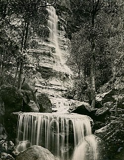 Bridal Veil Falls at Leura (2549703242) .jpg