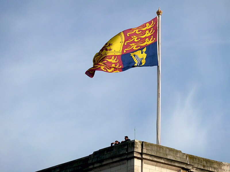 File:Buckingham Palace Royal Standard Flag.jpg