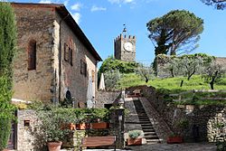 Buggiano castello ، torre dell'orologio.jpg