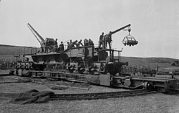 Bundesarchiv Bild 101I-069-2515-33, Frankreich, Atlantikwall, Eisenbahngeschütz.jpg