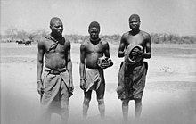 Bundesarchiv Bild 105-DSWA0038, Deutsch-Süd-Westafrika, Ovambo-Männer.jpg