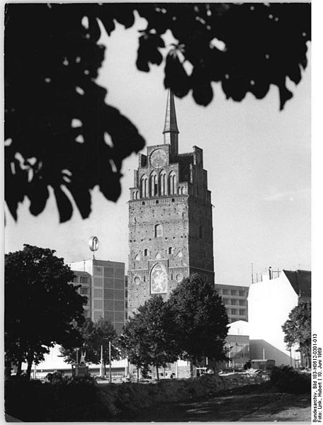 File:Bundesarchiv Bild 183-H0612-0301-013, Rostock, Kröpeliner Tor.jpg