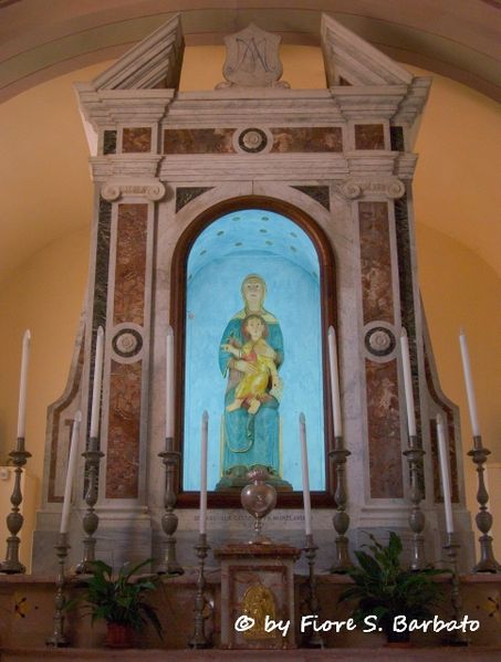 File:Buonalbergo - Madonna della Macchia - statua della Madonna 2.jpg