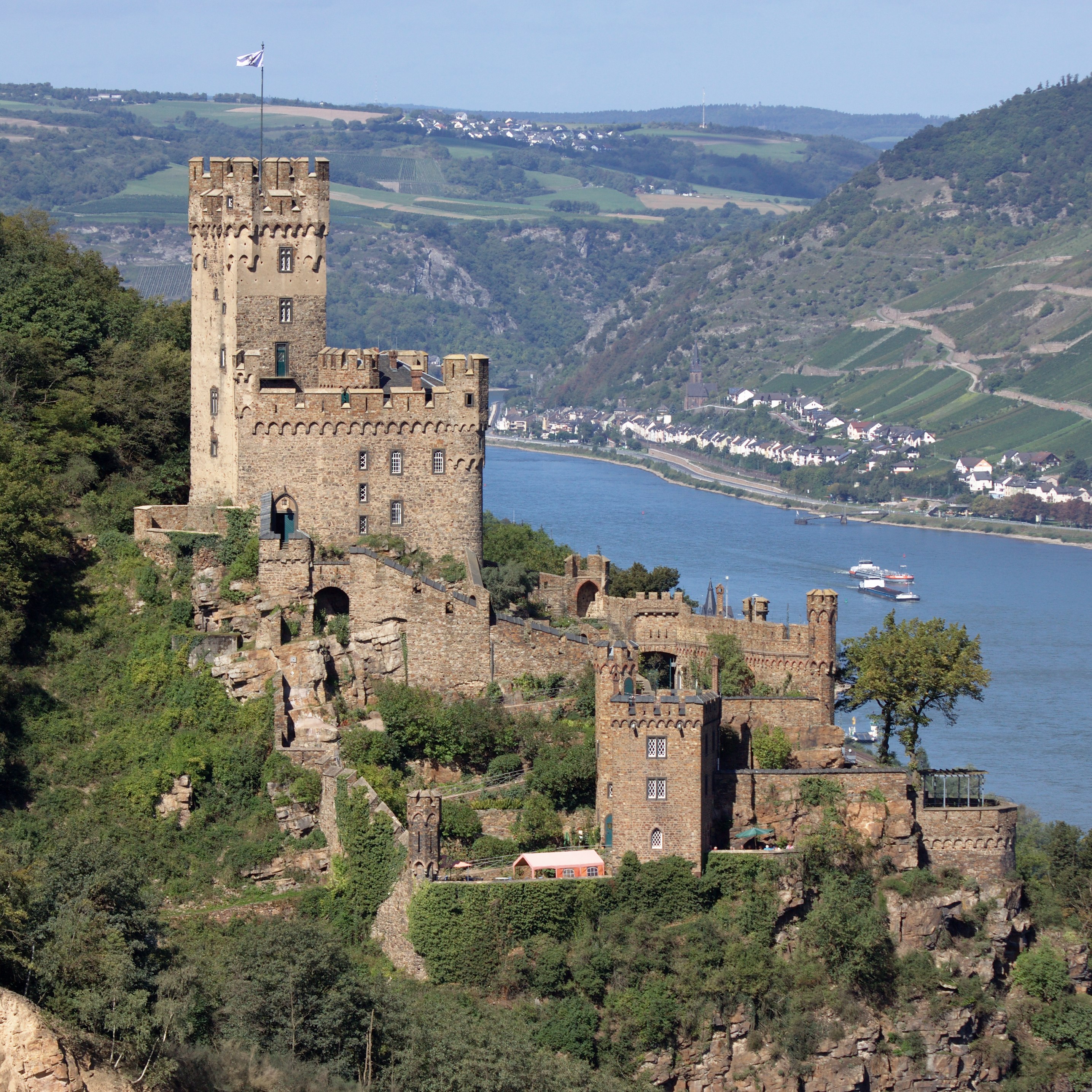 Ответь замок. Замок Зоонек Германия. Sooneck Castle Burg Sooneck. Крепость Зоонек (Burg Sooneck). Замки Рейна Германия.