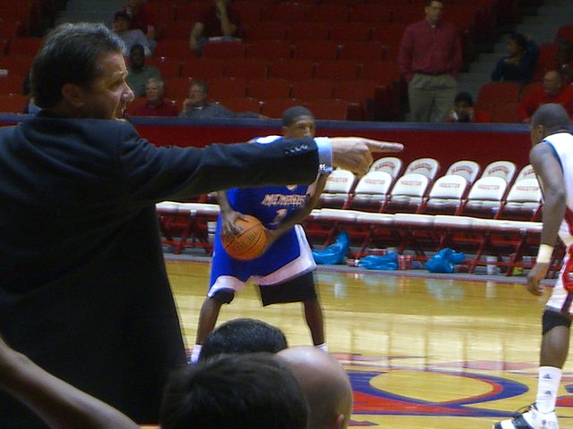 Calipari directing his players during an away game against Conference USA rival University of Houston in January 2007.