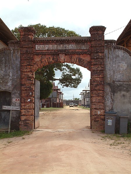 File:Camp de la transportation saint laurent du maroni - entrée.jpg