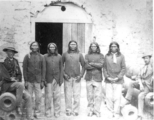 Lieutenant Pratt and Southern Plains veterans of the Red River War at Fort Marion in St. Petersburg, Florida in 1875; several of these veterans later 