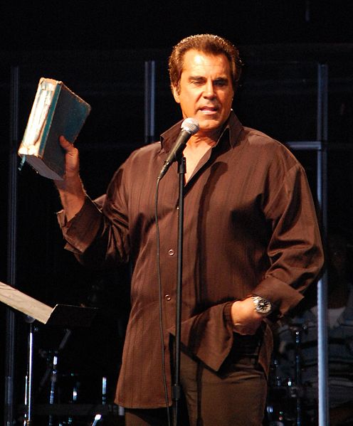 File:Carman in concert cropped.jpg