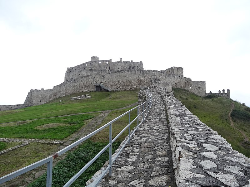 File:Castell de Spiš (agost 2012) - panoramio (10).jpg