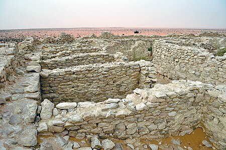 Fail:Castellum Tisavar - view from the southwest corner toward north, Ksar Ghilane, Tunisia, 2010.jpg