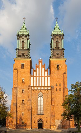 Catedral_de_Poznan%2C_Poznan%2C_Polonia%2C_2014-09-18%2C_DD_10.jpg
