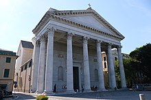 La cattedrale di Nostra Signora dell'Orto, particolare del pronao.