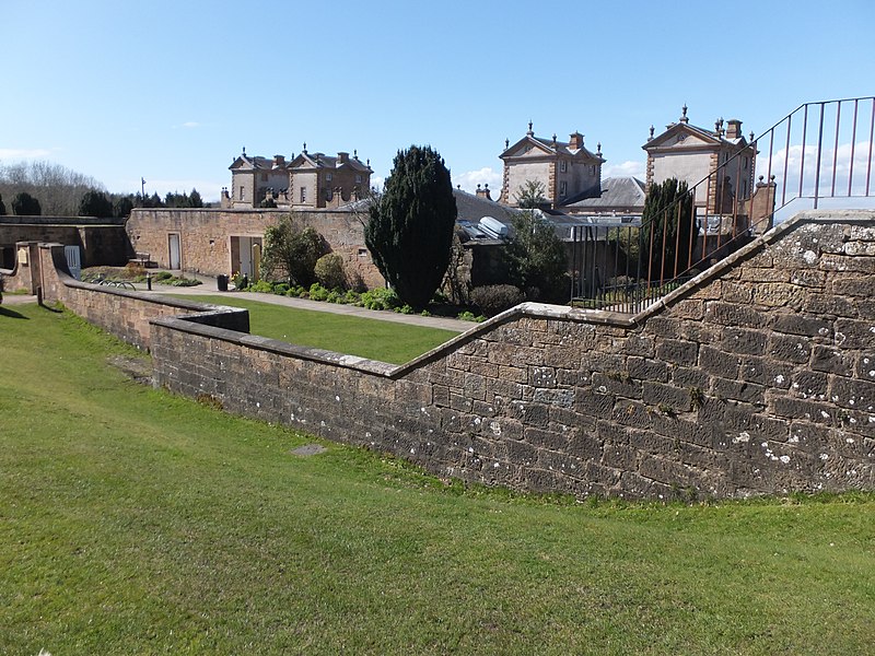 File:Chatelherault Hunting Lodge - geograph.org.uk - 3439054.jpg