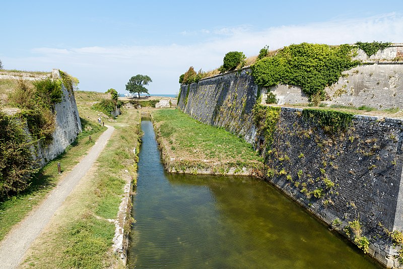 File:Citadelle du Château-d'Oléron 2018 Fortifications 04.jpg