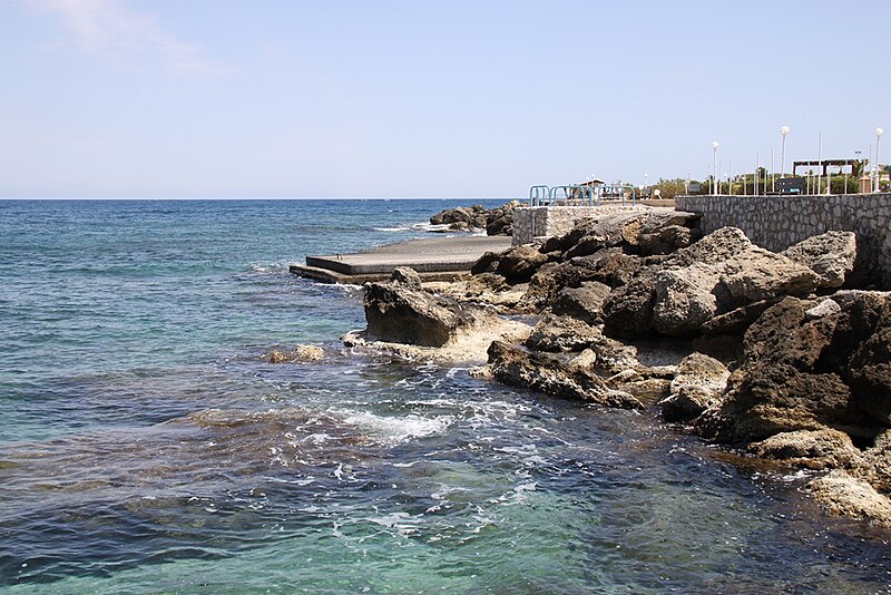 File:Coast of Rhodes near Koskinou (28284195849).jpg